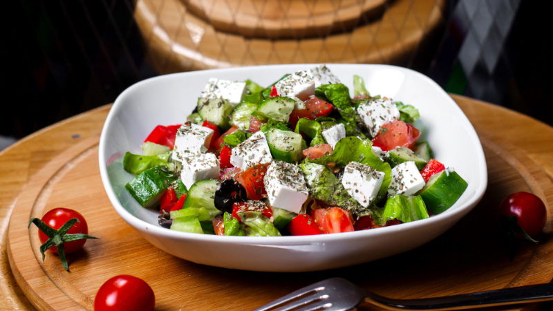 Beyaz Peynirli Mevsim Salata